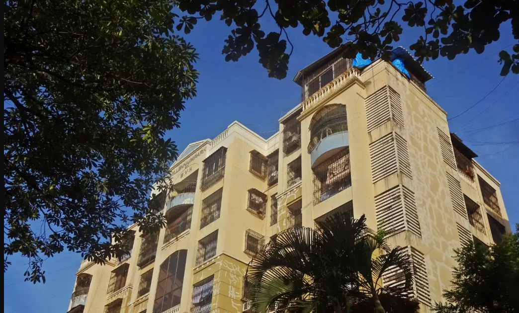 Amit Rathi, co-founder of QiCAP Ai and part of the Anand Rathi Financial Services promoter family, has purchased a luxury apartment in Mumbai's Worli for ₹90 crore.