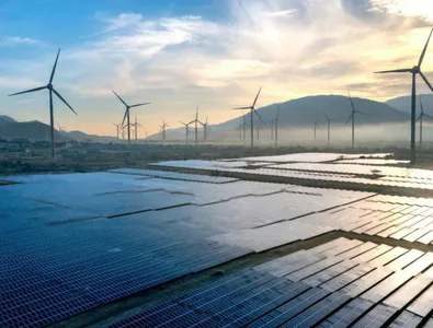 Global Wind Installations Hit Record 165 GW in 2025, Led by China