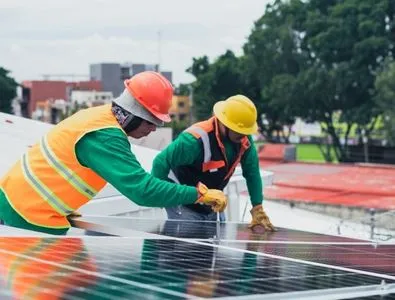 Krystal Solar Wins ₹138 Crore Rooftop Solar Project for Maharashtra Healthcare Facilities