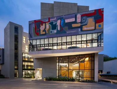 RV University Library: A Contemporary Learning Environment Designed Around Light, Nature and Collaboration